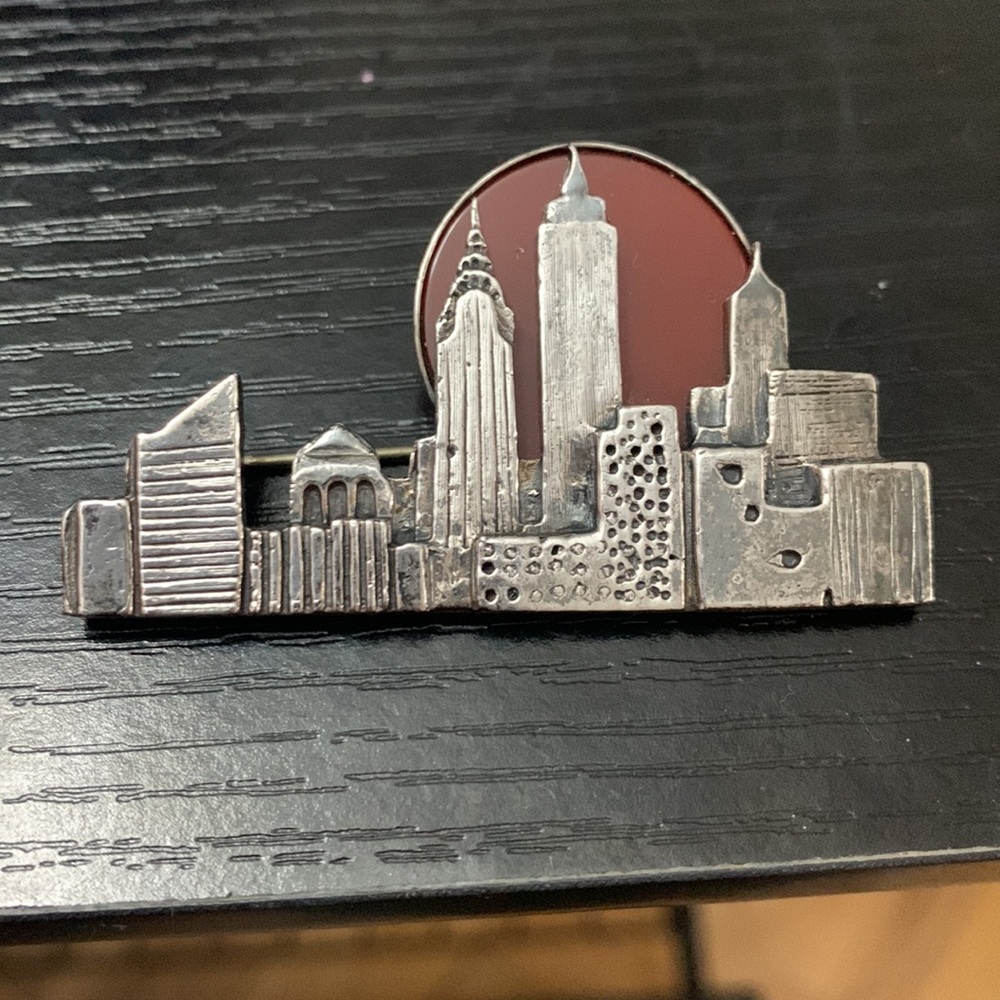 🤩Host Pick🥳 Vintage Sterling NYC skyline 🏙️ brooch